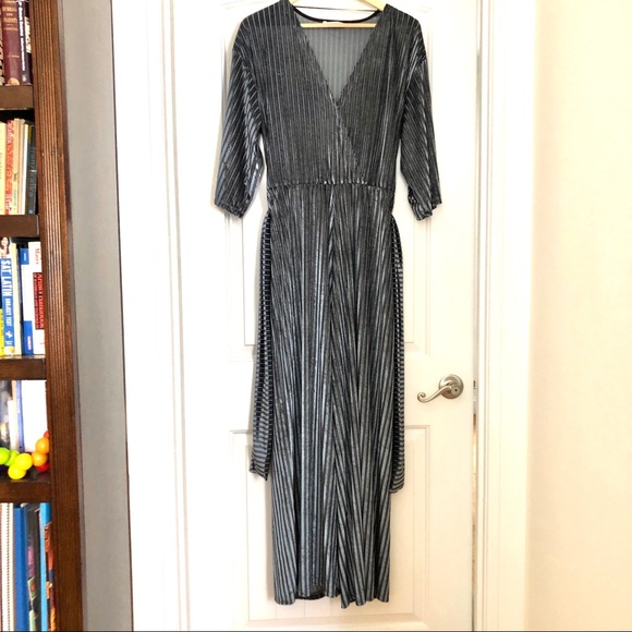 ❤️❤️EUC Zara textured striped velvet jumpsuit L - Picture 2 of 3